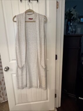Red Sleeveless Open-Front Long Knit Cardigan in Light Cream